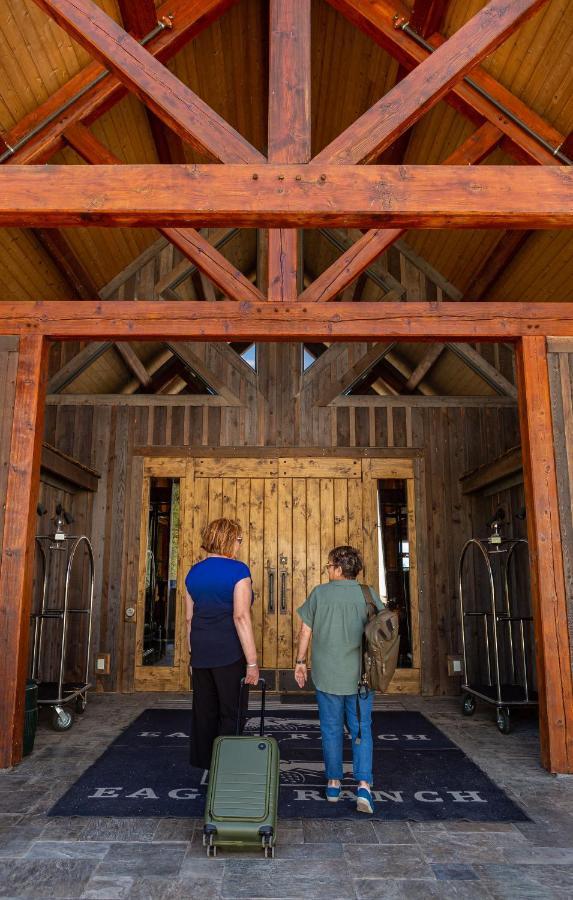 Headwaters Lodge At Eagle Ranch Resort Invermere Esterno foto