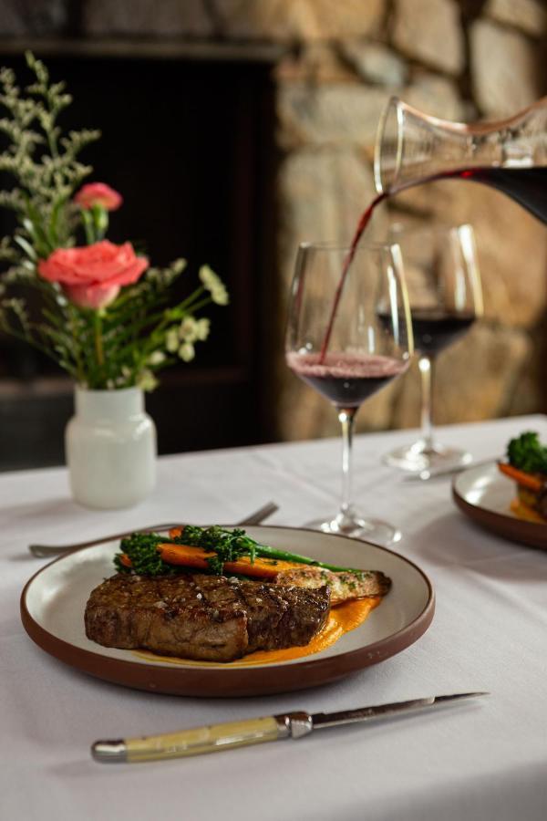 Headwaters Lodge At Eagle Ranch Resort Invermere Esterno foto